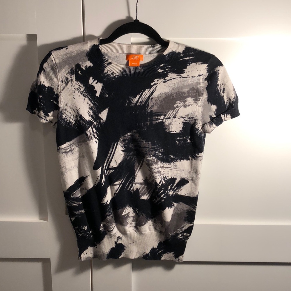 Short sleeve sweater